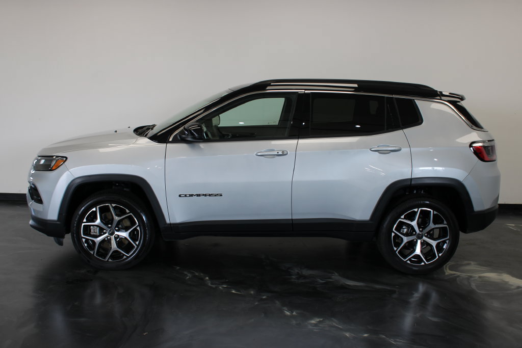 Used 2025 Jeep Compass Limited AWD/4WD image 18
