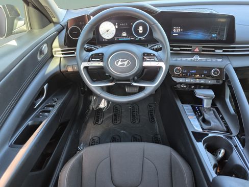 Certified 2024 Hyundai Elantra SEL w/ Convenience Package FWD image 11