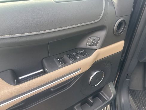 Used 2024 Ford Expedition XLT image 12