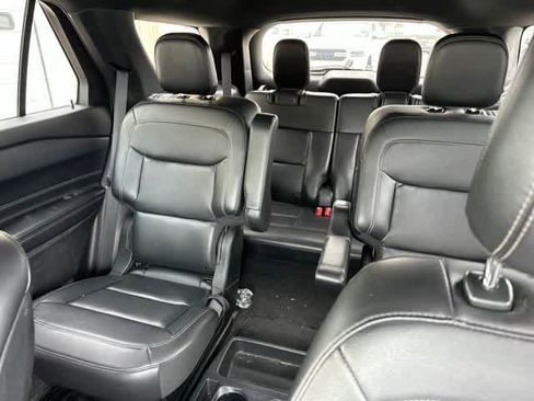 Used 2020 Ford Explorer XLT w/ Equipment Group 202A AWD/4WD image 5