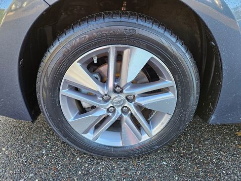 Used 2015 Toyota Corolla LE image 8