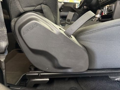Used 2022 Jeep Wrangler Sport AWD/4WD image 45