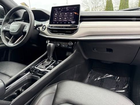 Used 2024 Jeep Compass Limited image 27