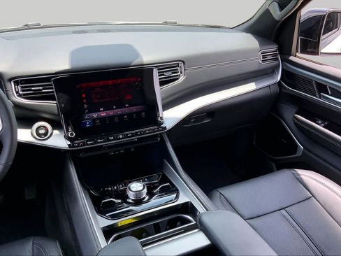 Used 2025 Jeep Wagoneer Series III w/ Premium Group I AWD/4WD image 7