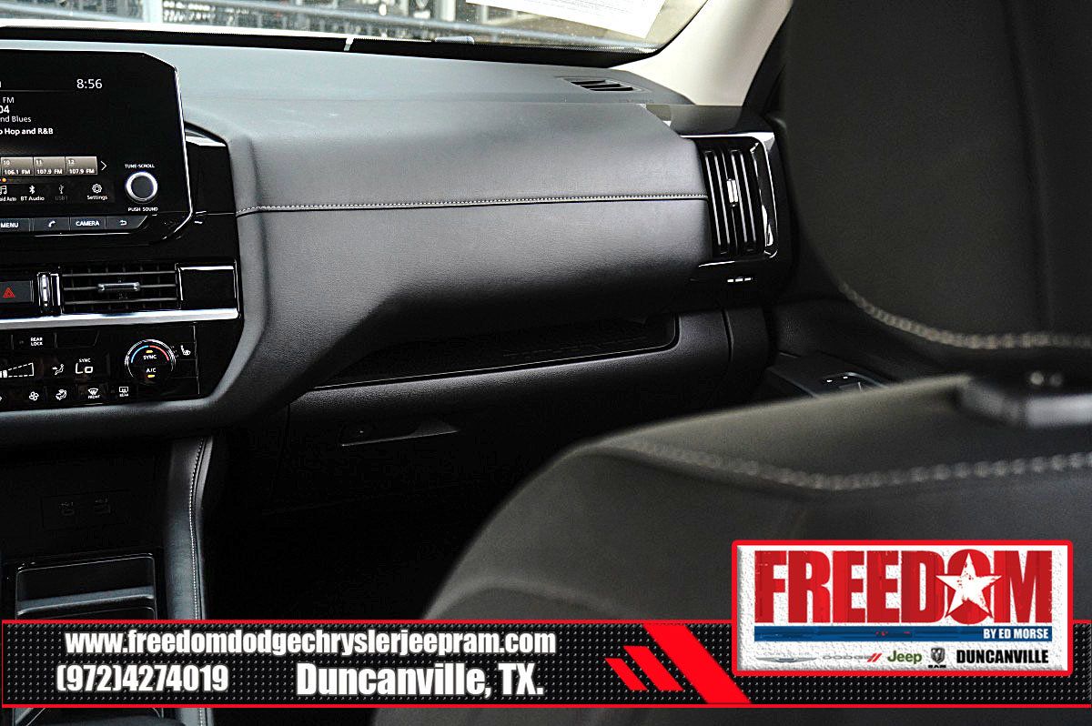 Used 2024 Nissan Pathfinder SV FWD image 39