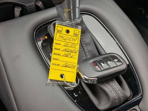 Used 2025 Honda HR-V LX image 33