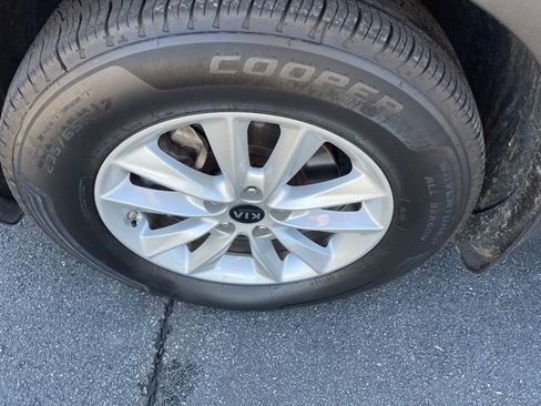 Certified 2020 Kia Sorento LX image 8