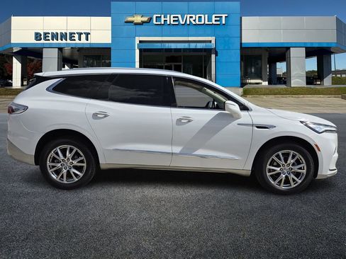 Used 2024 Buick Enclave Essence w/ Experience Buick Package image 7