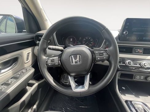 Used 2023 Honda Pilot Touring image 12