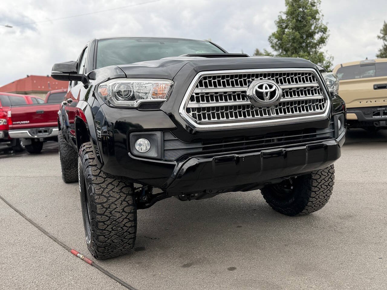 Used 2017 Toyota Tacoma TRD Sport w/ Premium & Technology Package AWD/4WD image 10