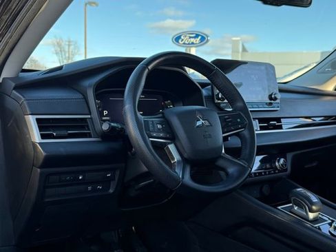 Used 2023 Mitsubishi Outlander SE image 36