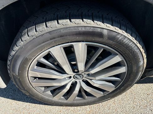 Used 2022 Nissan Pathfinder Platinum w/ Cargo Package image 5