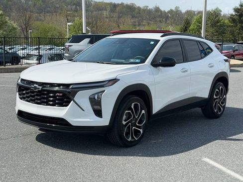 Certified 2024 Chevrolet Trax RS w/ Driver Confidence Package FWD image 10
