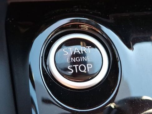 Used 2025 Nissan Versa SV w/ Trunk Package image 21