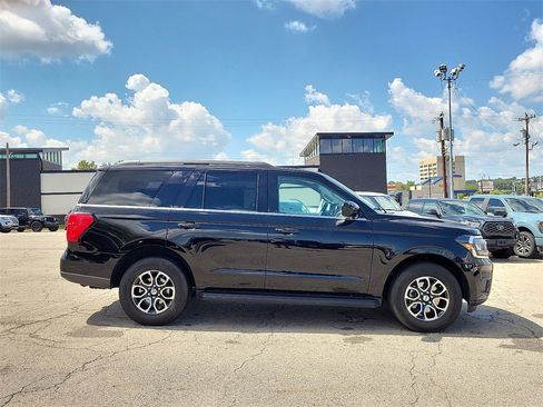 Used 2024 Ford Expedition XLT image 6