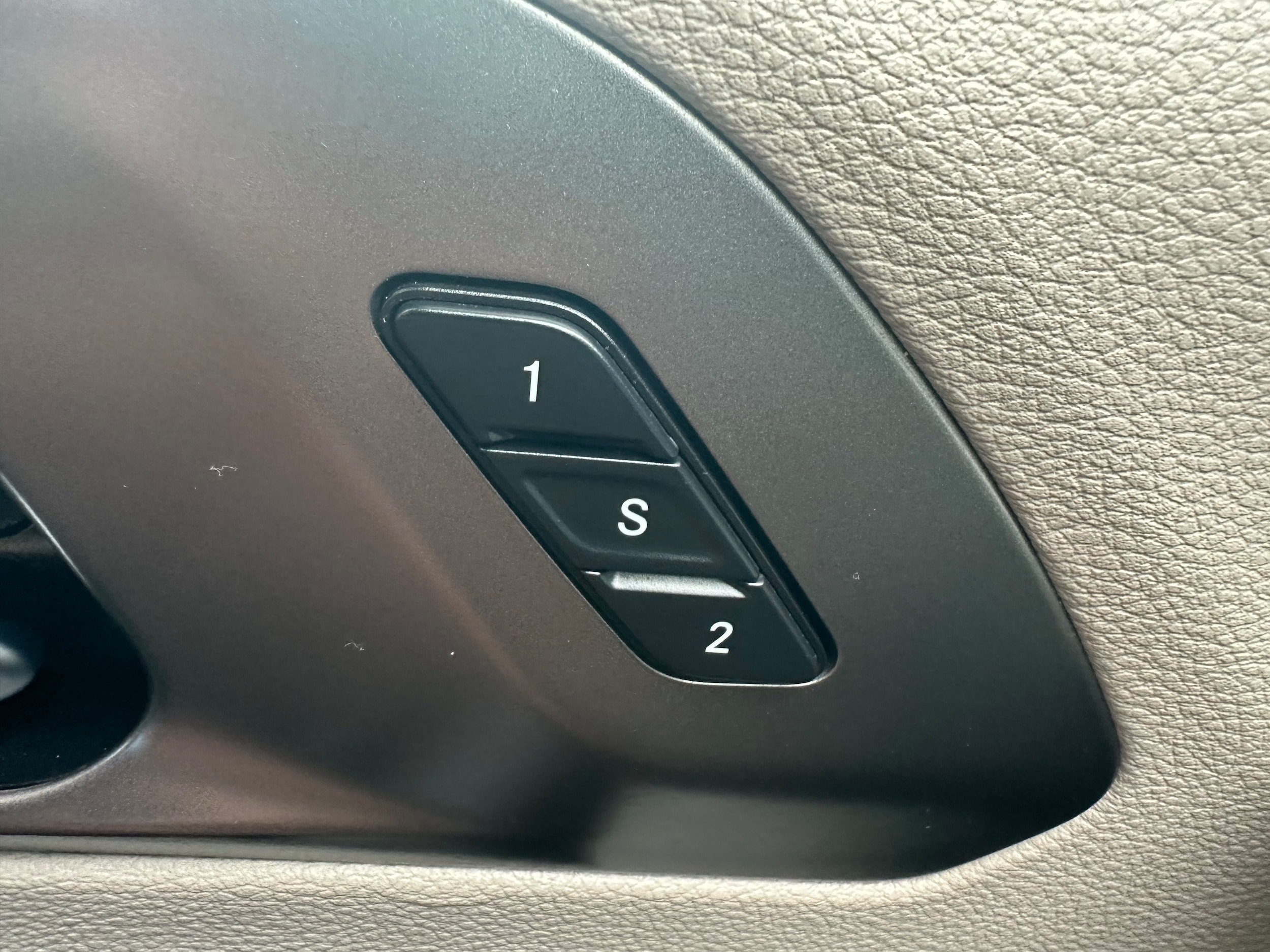 Used 2020 Chrysler Pacifica Touring-L FWD image 28