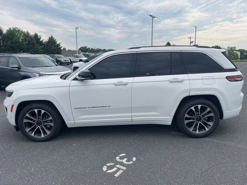 Certified 2023 Jeep Grand Cherokee Overland w/ Luxury Tech Group IV AWD/4WD image 12