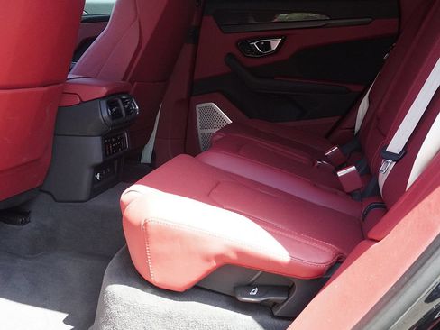 Used 2022 Lamborghini Urus AWD/4WD image 33