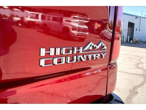 Used 2025 Chevrolet Silverado 1500 High Country w/ Technology Package AWD/4WD image 8