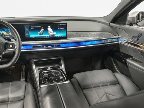 Used 2025 BMW 740i xDrive 740i xDrive image 30