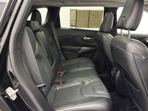 Used 2021 Jeep Cherokee Limited image 34