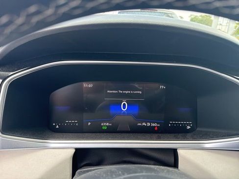 Used 2025 Volkswagen Taos SE image 19