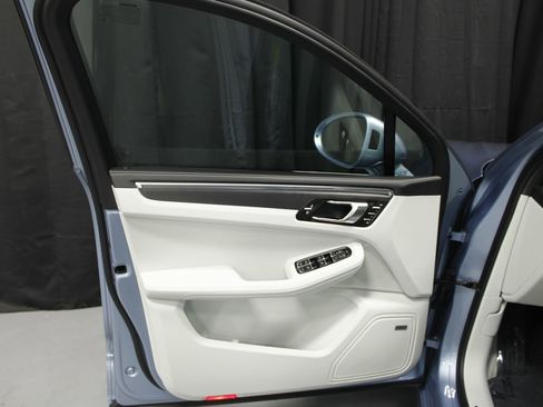 New 2026 Porsche Macan GTS image 24