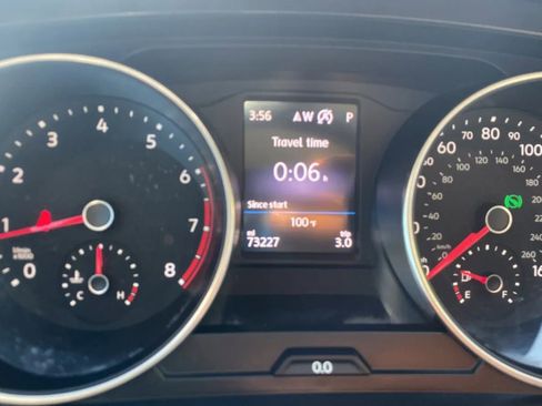 Used 2018 Volkswagen Tiguan SEL FWD image 10
