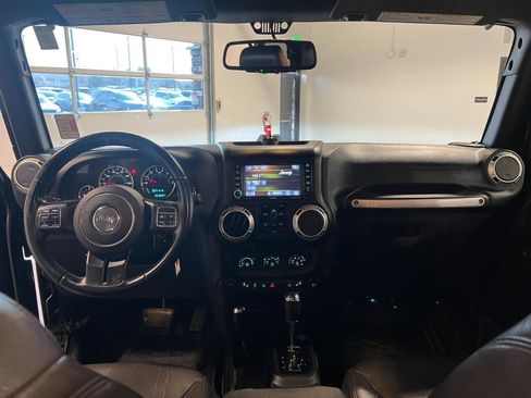 Used 2017 Jeep Wrangler Unlimited Sahara w/ Max Tow Package AWD/4WD image 24