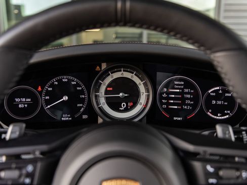 Certified 2023 Porsche 911 Carrera 4 AWD/4WD image 31
