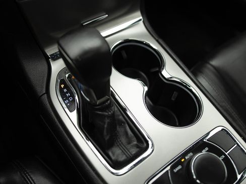 Used 2018 Jeep Grand Cherokee Limited image 10