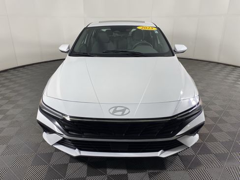 Used 2025 Hyundai Elantra SEL image 13