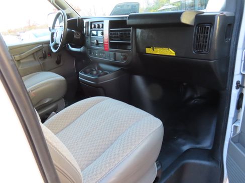 Used 2019 Chevrolet Express 2500 image 16