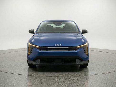 Used 2025 Kia K4 LXS image 2