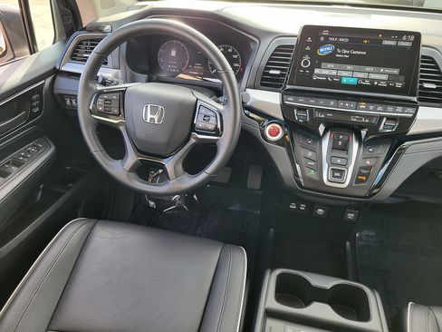 Used 2025 Honda Odyssey Touring image 11