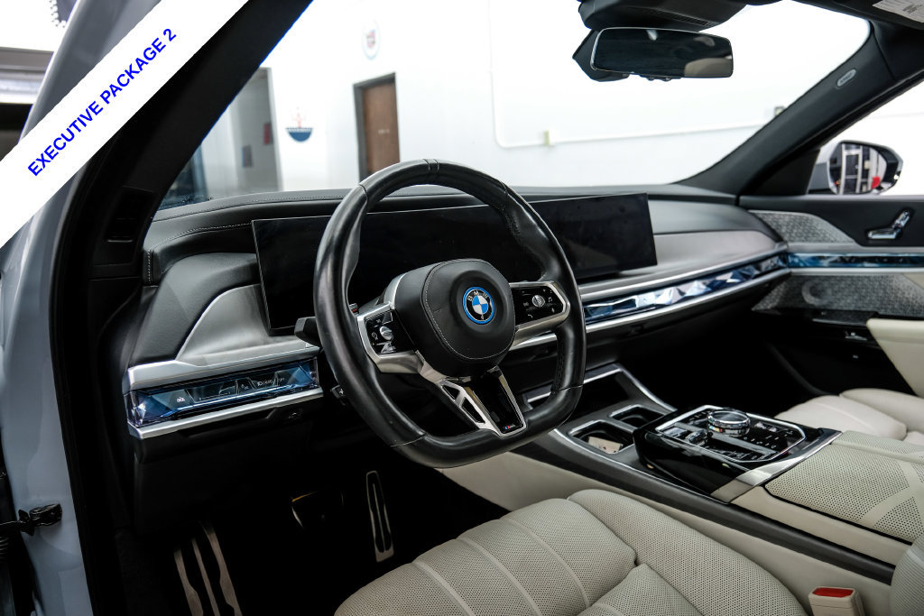 Used 2023 BMW i7 xDrive60 AWD/4WD image 3