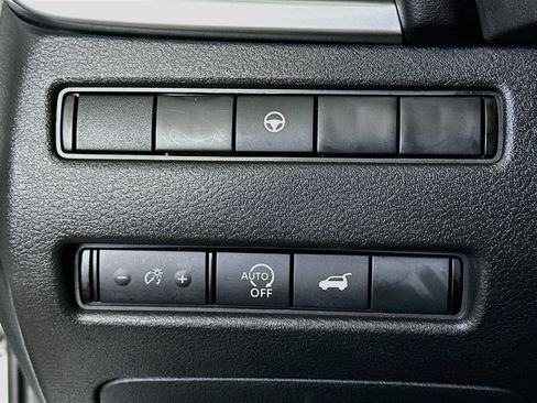 Used 2025 Nissan Rogue SV FWD image 17