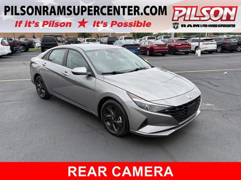 Used 2022 Hyundai Elantra SEL FWD image 1