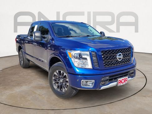 Used 2018 Nissan Titan PRO-4X w/ Pro-4x Convenience Package AWD/4WD image 4