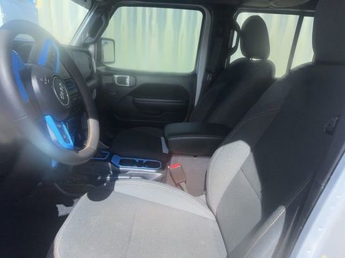 Used 2024 Jeep Wrangler Unlimited w/ Dual Top Group image 9