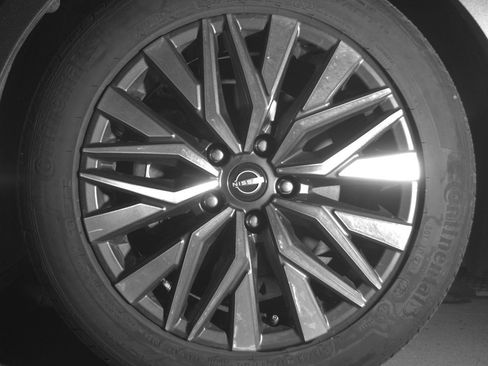Used 2025 Nissan Altima 2.5 SV FWD image 12