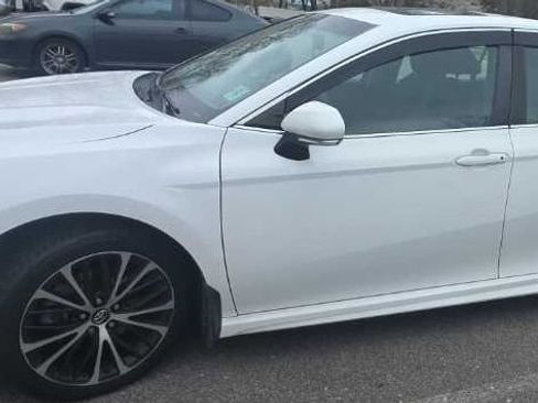 Used 2018 Toyota Camry SE w/ Moonroof Package image 7