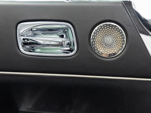 Used 2017 Rolls-Royce Dawn RWD image 22
