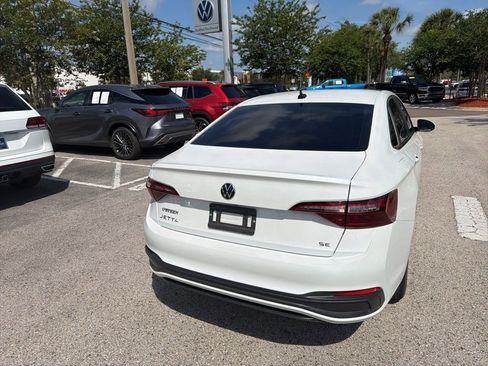 Certified 2023 Volkswagen Jetta SE w/ Panoramic Sunroof Package FWD image 12