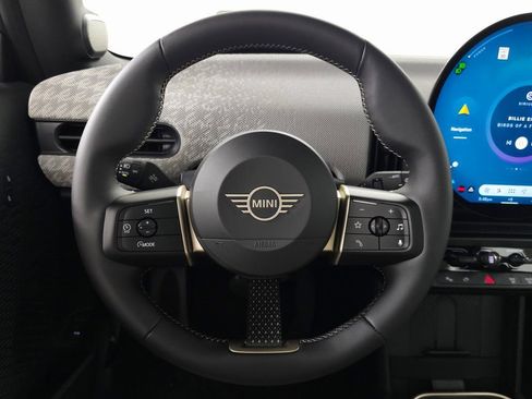 Used 2025 MINI Cooper 2-Door Hardtop FWD image 14