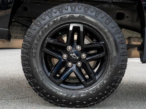 Used 2023 Chevrolet Silverado 1500 Custom Trail Boss AWD/4WD image 31