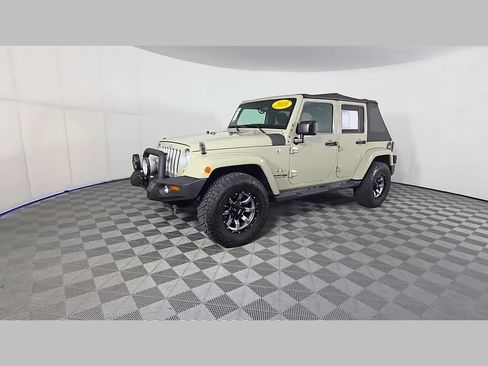 Used 2018 Jeep Wrangler Unlimited Sahara w/ Connectivity Group AWD/4WD image 49