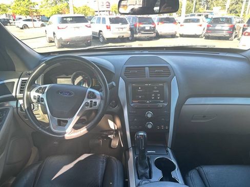 Used 2014 Ford Explorer XLT w/ Equipment Group 201A AWD/4WD image 19