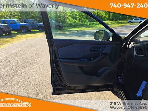 Used 2023 Nissan Rogue S AWD/4WD image 13