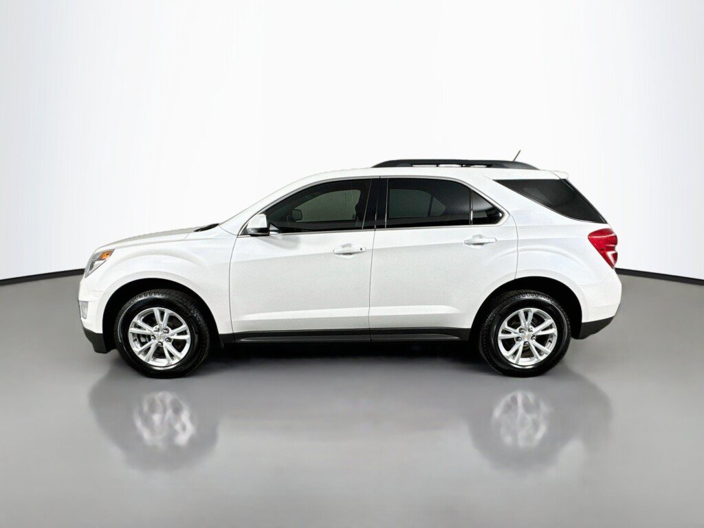 Used 2017 Chevrolet Equinox LT FWD image 2